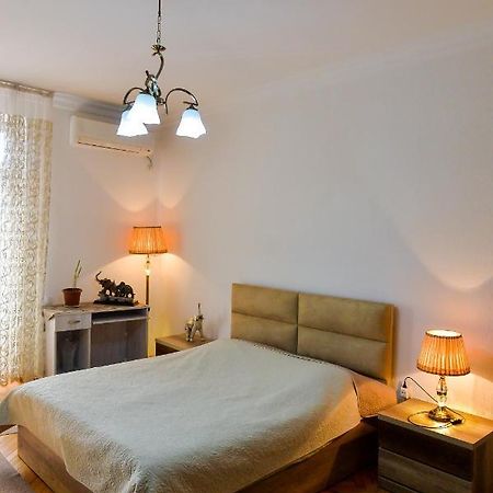 Apartment On Rustaveli Avenue Кутаиси Екстериор снимка