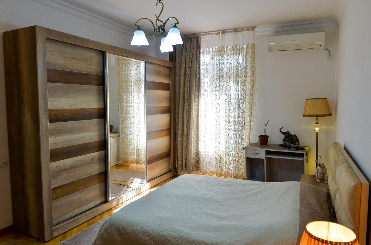 Apartment On Rustaveli Avenue Кутаиси Екстериор снимка