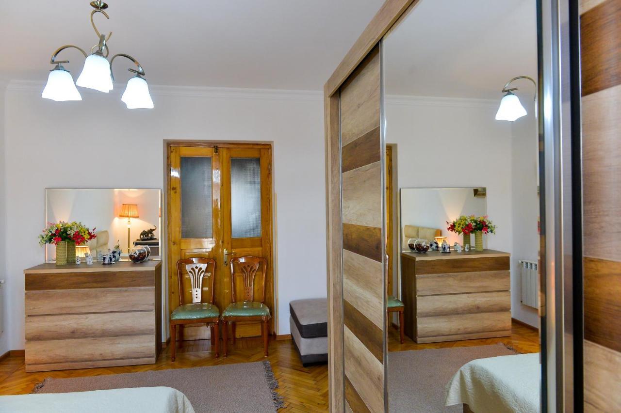 Apartment On Rustaveli Avenue Кутаиси Екстериор снимка