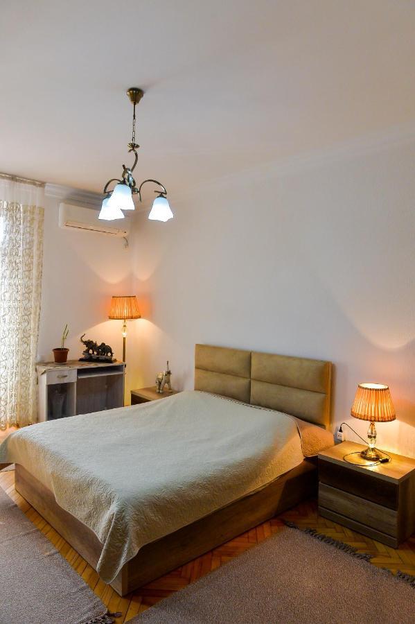 Apartment On Rustaveli Avenue Кутаиси Екстериор снимка