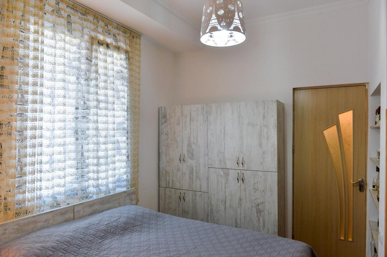 Apartment On Rustaveli Avenue Кутаиси Екстериор снимка
