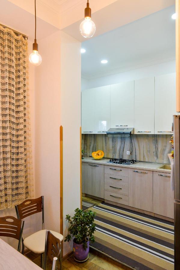 Apartment On Rustaveli Avenue Кутаиси Екстериор снимка