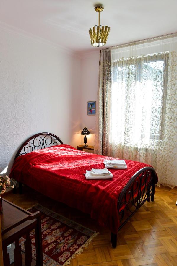 Apartment On Rustaveli Avenue Кутаиси Екстериор снимка