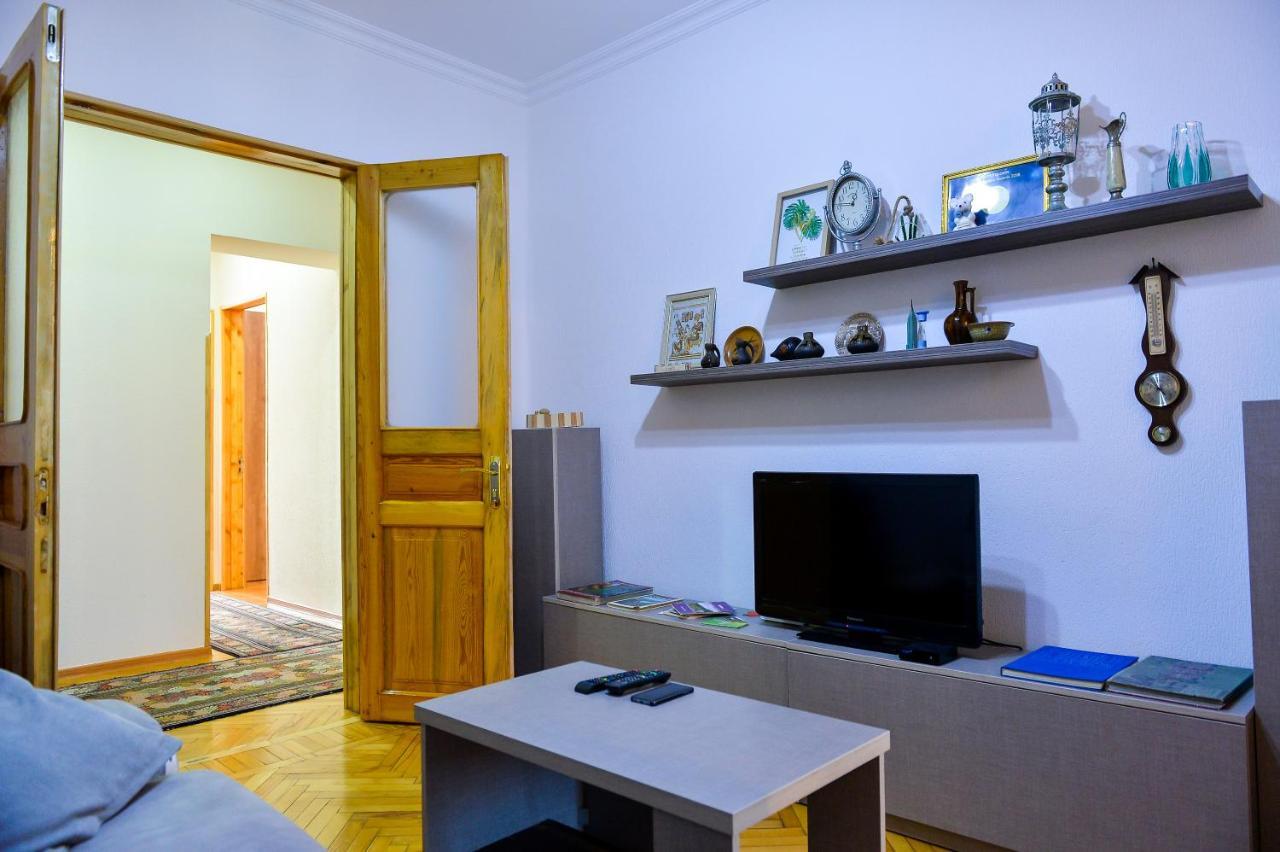 Apartment On Rustaveli Avenue Кутаиси Екстериор снимка