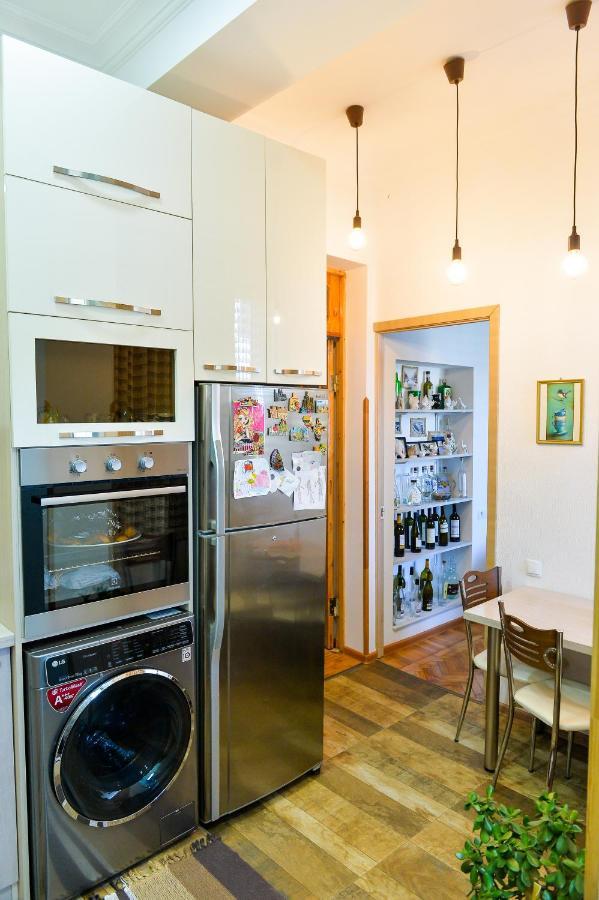Apartment On Rustaveli Avenue Кутаиси Екстериор снимка