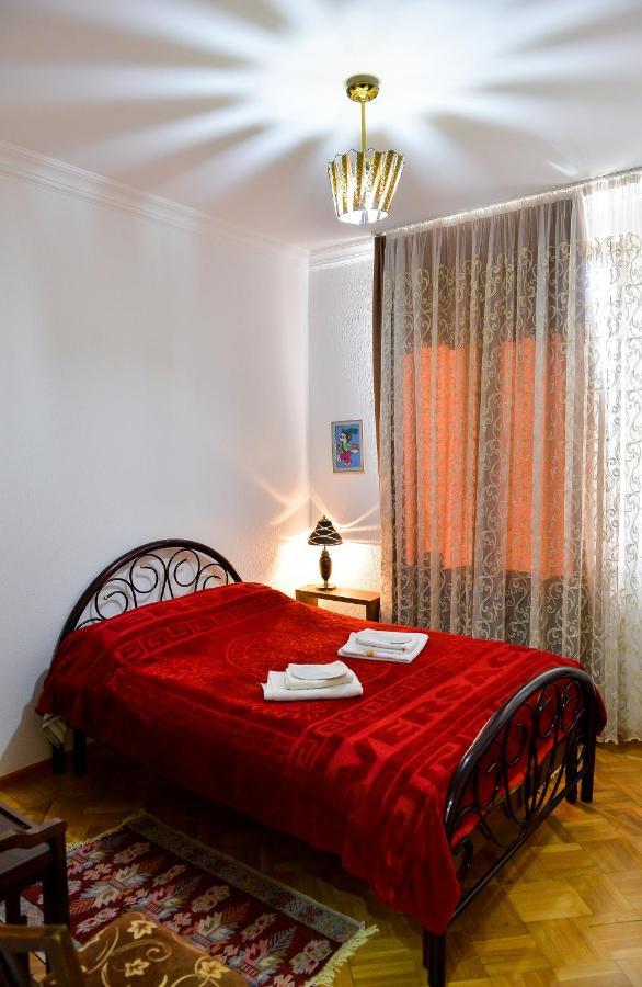 Apartment On Rustaveli Avenue Кутаиси Екстериор снимка