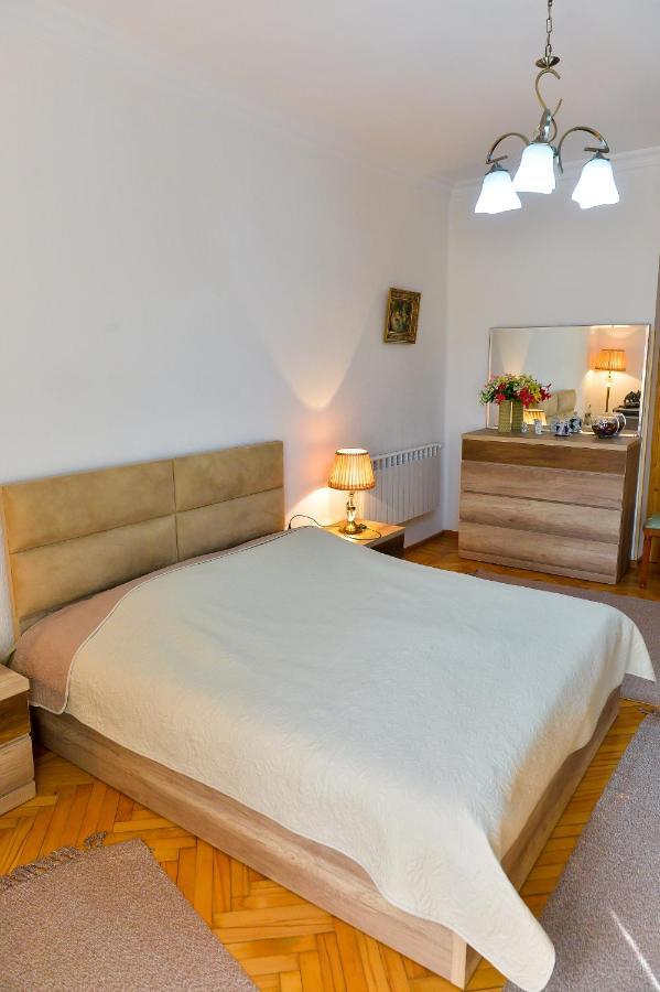 Apartment On Rustaveli Avenue Кутаиси Екстериор снимка